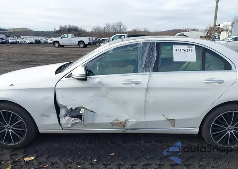 2019 Mercedes-Benz C 300 4Matic z USA, uszkodzony, nr VIN WDDWF8EB7KR514823